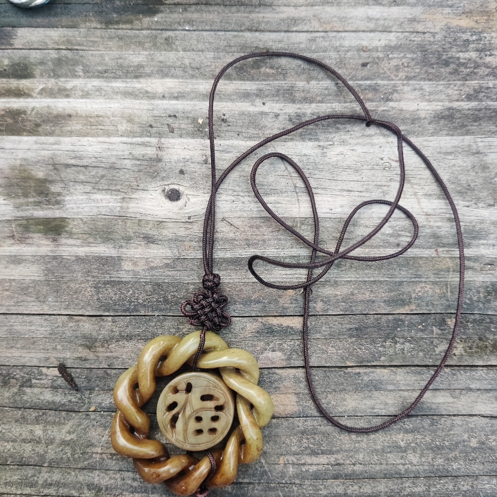Antique Jade Necklace - Picture 5 of 6